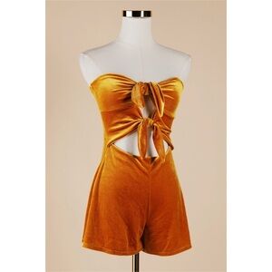 Sz XS Urban Outfitters Maddie Velvet Tie-Front Mini Romper In Carnation EUC